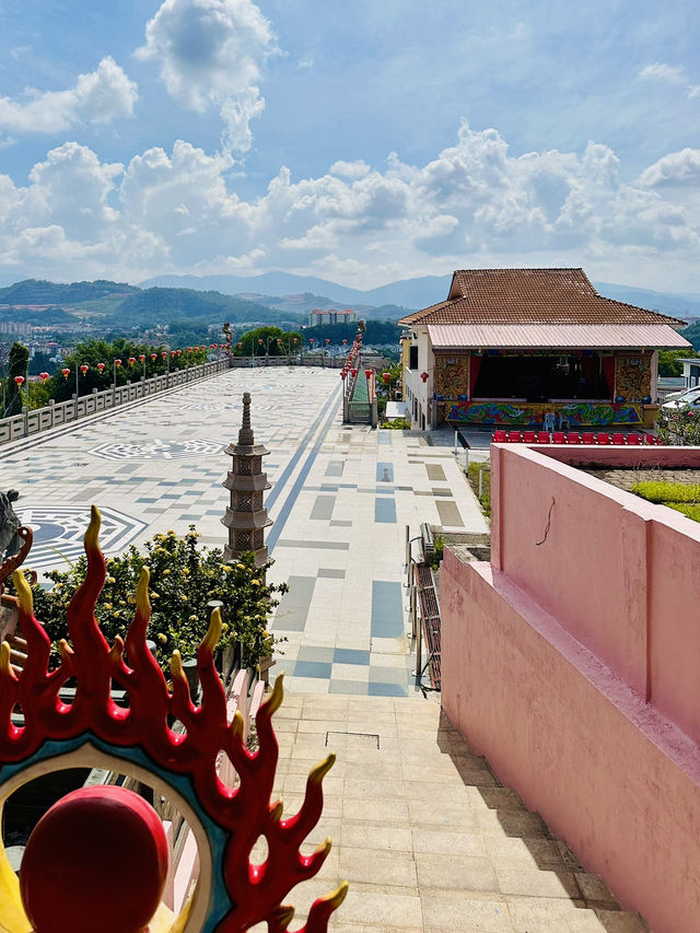 Tranquility on a hill: discovering Long Tian Gong in Kajang