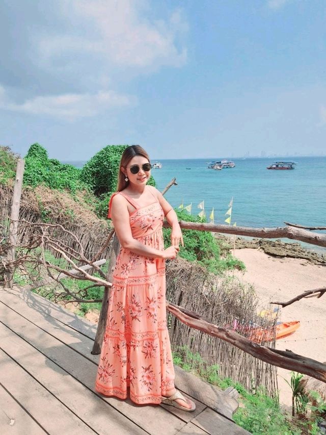 Matata Bay Cafe คาเฟ่สุดชิลริมทะเล เกาะล้าน