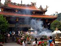 艋舺精神象徵：台北龍山寺240年建築與信仰巡禮