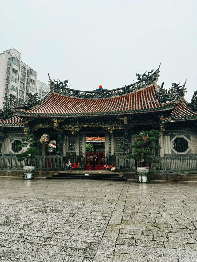 Longshan temple