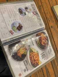 La Lan Lom By ขยี้สาก ร้านชิคๆ กลางเมืองกาญจน์