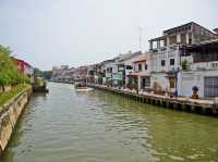 🌊 Malacca River Walk – Two Worlds in One Stroll 