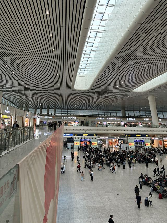 นั่งรถไฟข้ามเมืองที่ Hangzhou East Railway Station