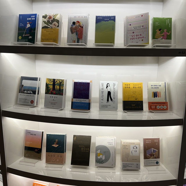조용한 호캉스에 감성 한 스푼📖 라한셀렉트 북라운지