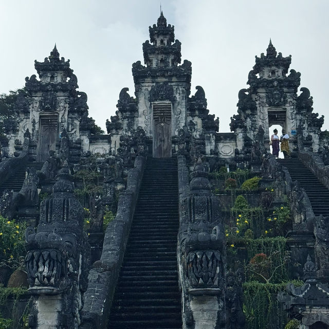 Gateway to the Gods: Lempuyang Temple’s Majestic Charm 🇮🇩