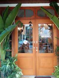 Jakarta’s Secret Garden Café with Retro Soul
