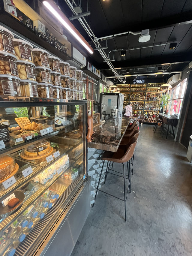 คาเฟ่ญี่ปุ่นกลางกรุง ย่านคู้บอน Rinji Bean & Brew
