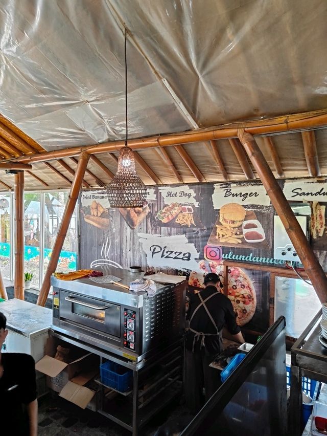  A Quick Bite with a View: Fusion Café at Beratan Lake