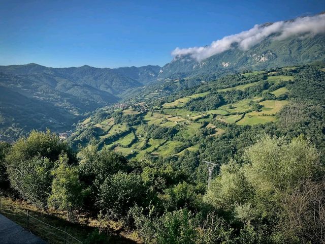 Lakeside Peace and Mountain Air at Los Barrios de Luna