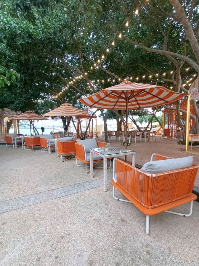 คาเฟ่บนชายหาดส่วนตัว