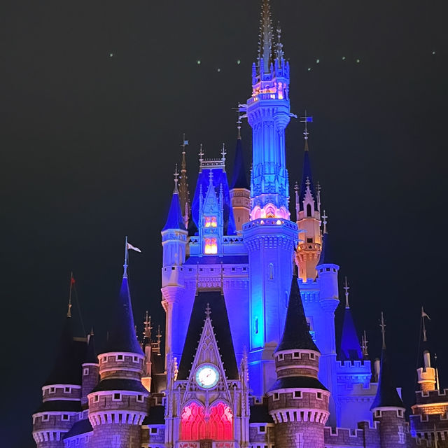 🏰✨ Tokyo Disneyland Castle — Daylight Dreams & Nighttime Magic 🏰✨ Tokyo Disneyland Castle — Daylight Dreams & Nighttime Magic