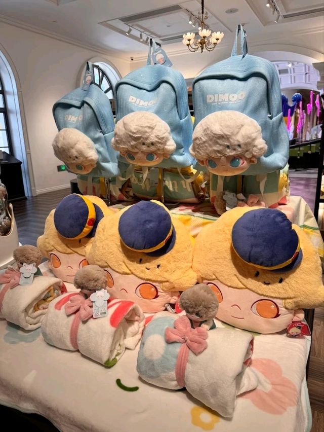 Pop Land Beijing: Pop Mart City Park – Molly Castle, Labubu Forest, Dimoo Lake & Xclusive Collection