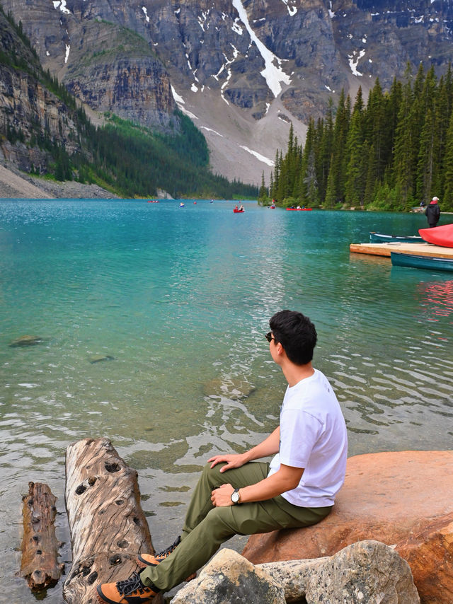 Moraine Lake ยอมในความฟ้าของทะเลสาบ