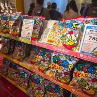 [横浜中華街]中華街のお土産にもぴったり！出来たてベビースターが食べられる[ベビースターランド]