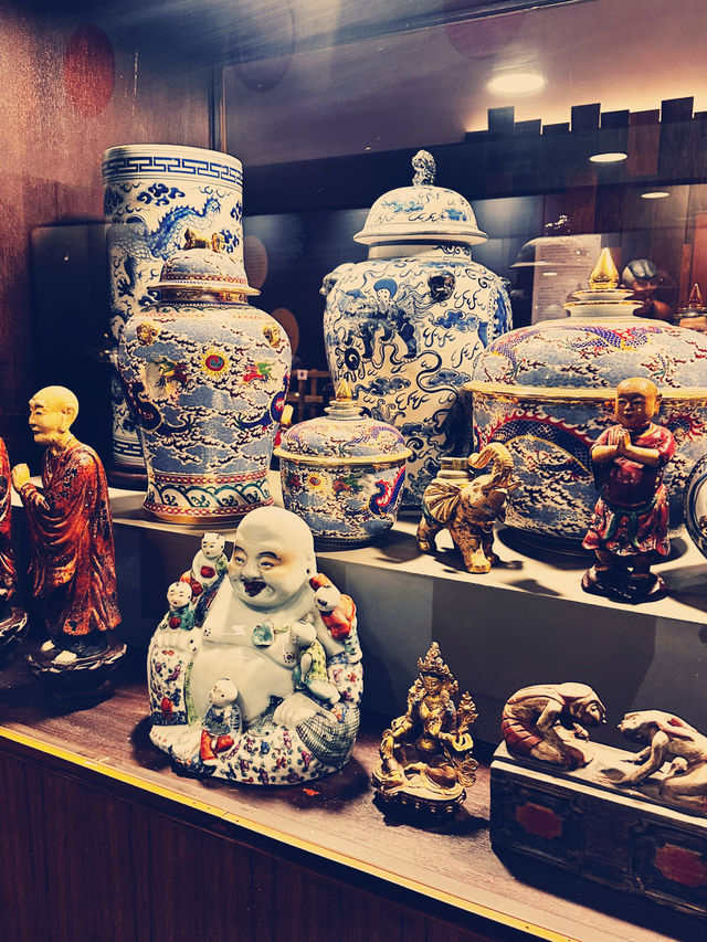 The Rong Suea Ten Temple, museum 