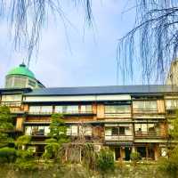 伊東🌊K’s House Ito Onsen : 懐かしさと温もりに包まれて、川のせせらぎに寄り添う宿泊体験