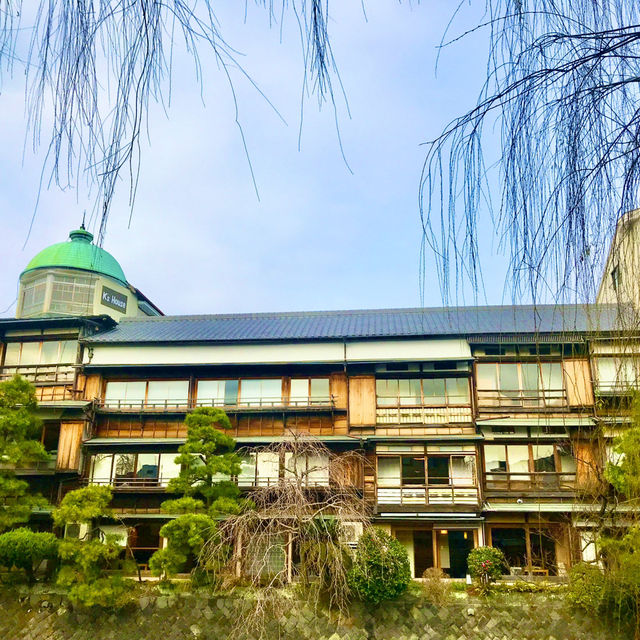 伊東🌊K’s House Ito Onsen : 懐かしさと温もりに包まれて、川のせせらぎに寄り添う宿泊体験 伊東🌊K’s House Ito Onsen : 懐かしさと温もりに包まれて、川のせせらぎに寄り添う宿泊体験