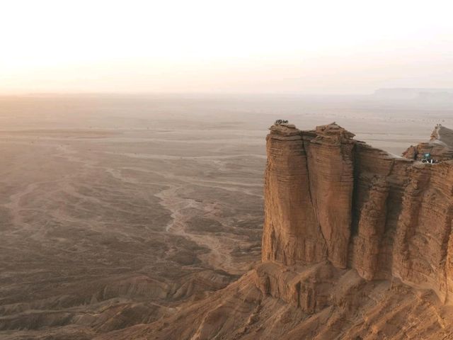 Edge Of The World, Saudi Arabia: Ideal For Hiking!