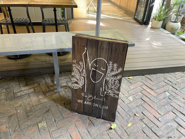 The Botanist Café: Where Plants and People Mingle Over Coffee The Botanist Café: Where Plants and People Mingle Over Coffee