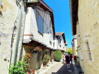 Wandering Through the Medieval Charm of Issigeac