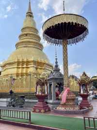 วัดพระธาตุหริภุญชัย ลำพูน เสน่ห์เมืองเก่าที่ต้องมา