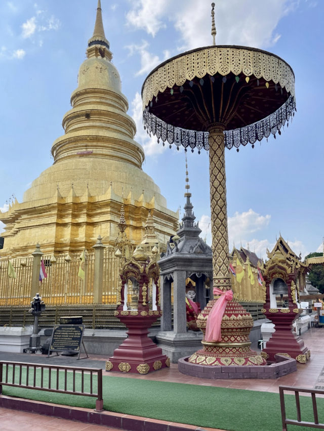 วัดพระธาตุหริภุญชัย ลำพูน เสน่ห์เมืองเก่าที่ต้องมา