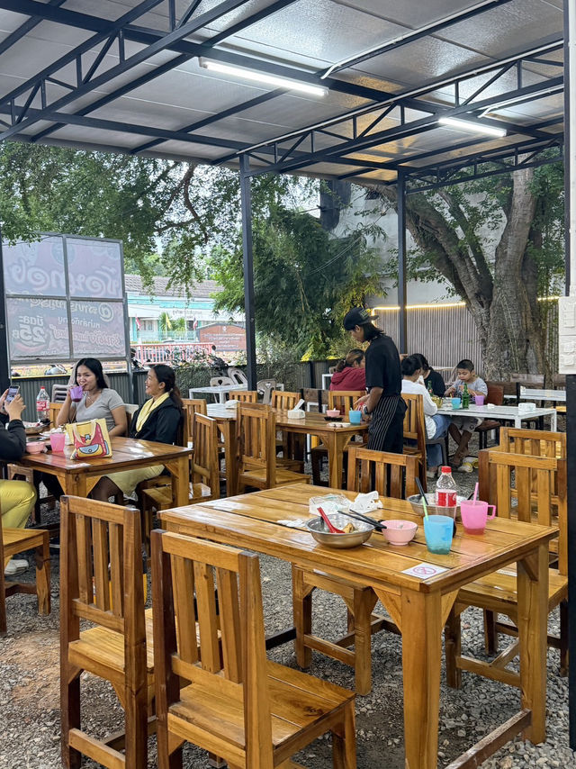 🥢🔥 ช้อนทอง ราษฎร์อุทิศ – ชาบูหม่าล่ารสเด็ด 🌶️🫕