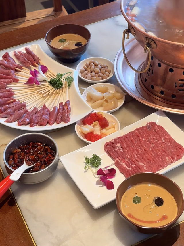 🥩 The Best Hotpot Meal I Had in Shichahai, Beijing!