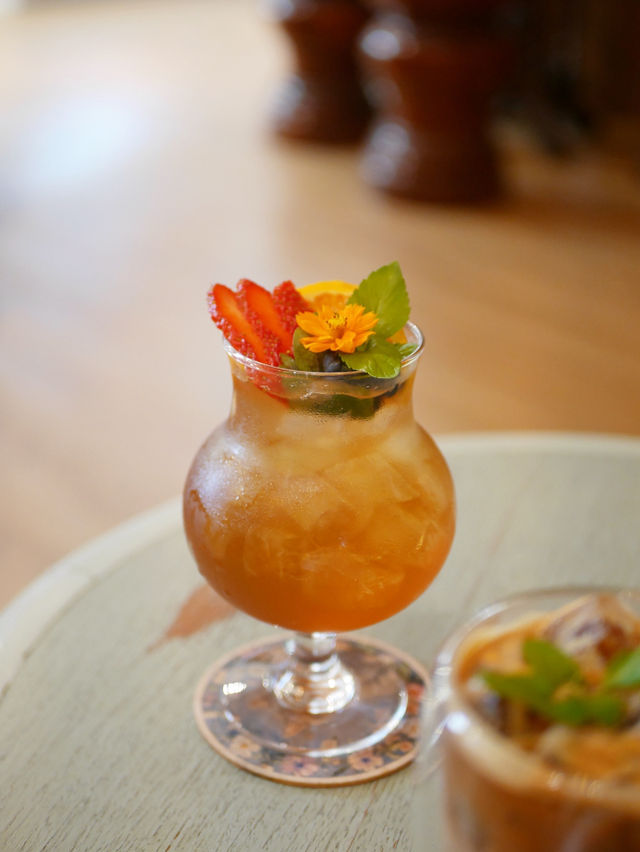 คาเฟ่ Pet friendly หัวหิน ขนมเครื่องดื่มอร่อย 📚🕰️