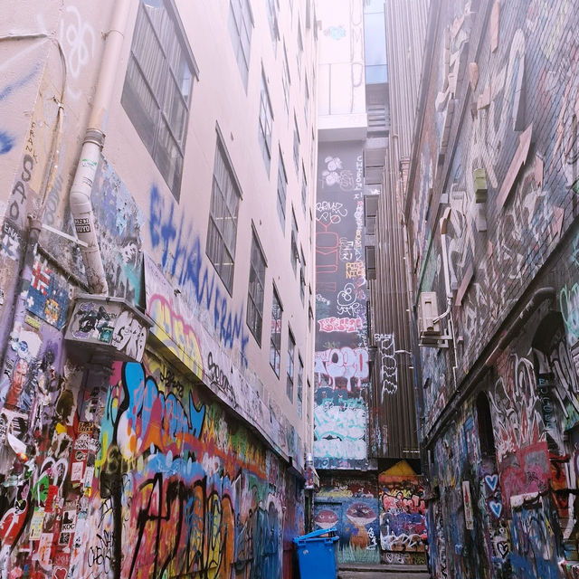 Melbourne’s Iconic Graffiti Alley: Street Art Vibes in the CBD 🎨🔥 Melbourne’s Iconic Graffiti Alley: Street Art Vibes in the CBD 🎨🔥