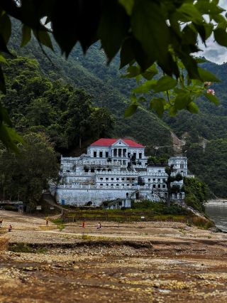 Rani Mahal: Nepal’s “Taj Mahal” Hidden in the Hills 🏰❤️