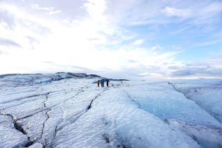 [Iceland · Svínafellsjökull Glacier] Stepping on a Millennial Glacier: A Beauty Too Surreal to Grasp.