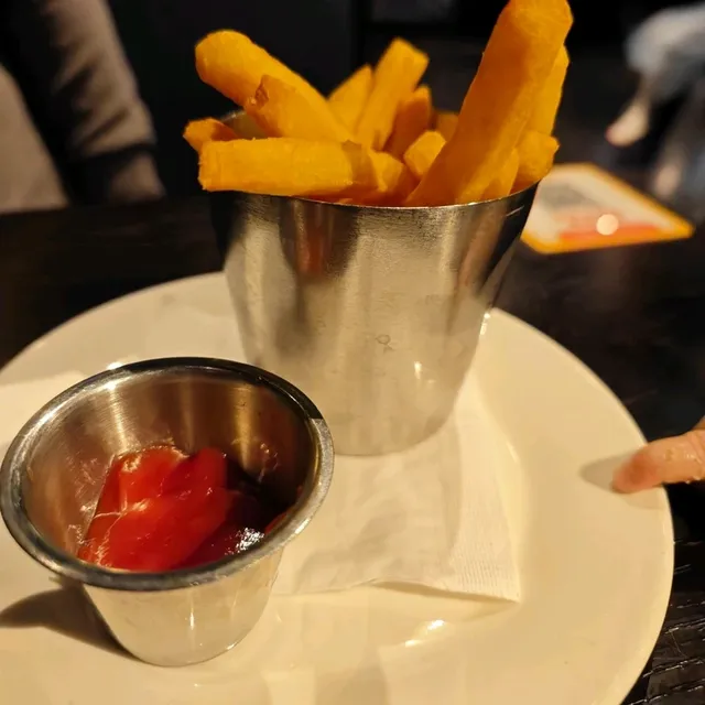 Late Lunch at Blue Frog