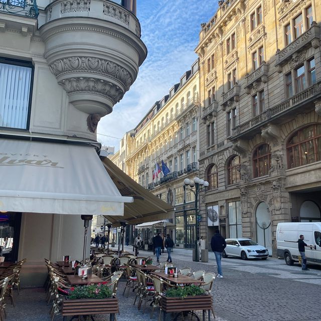 The Dancing House & Prague city 🤩 