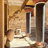 A trip back in time at Knossos ✈️