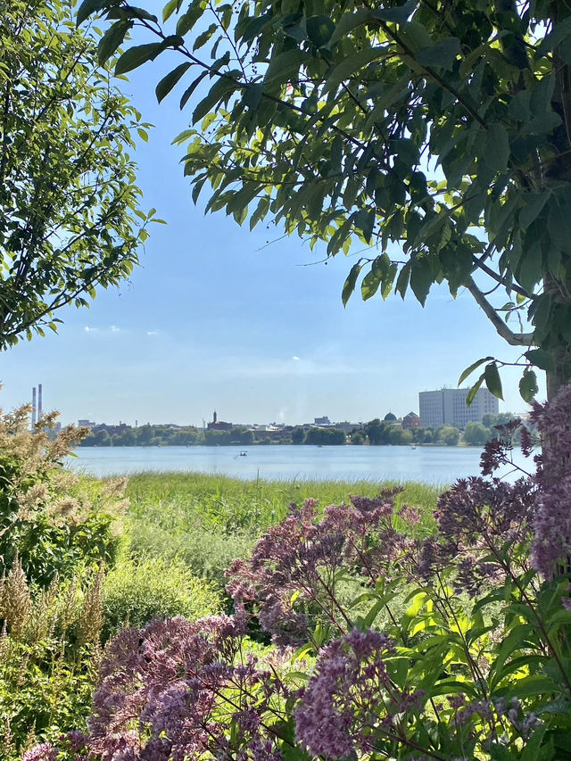 A charming place by the lake in Kazan 