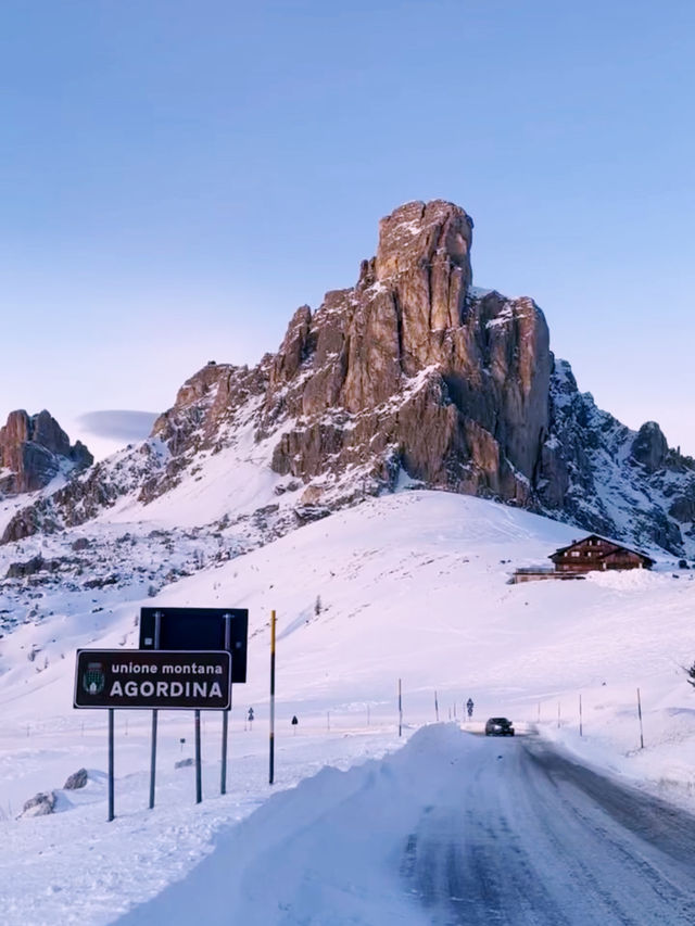 🎒🏔️ Backpacker Essentials for the Dolomites — Travel Smart, Travel Light!