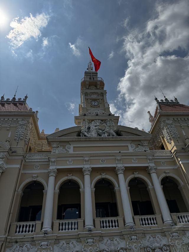 Ho Chi Minh: the capital, do it by bus 