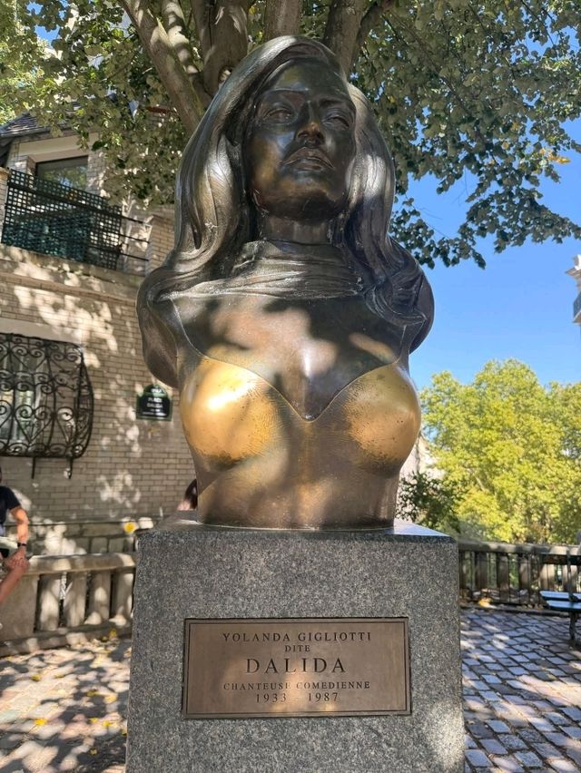 Discover Paris's bohemian heart in the 18th Arrondissement! 🗼 Discover Paris's bohemian heart in the 18th Arrondissement! 🗼