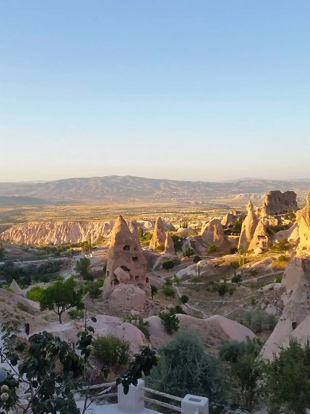 Sunrise over Fairy Chimneys: Your Cappadocia Hot Air Balloon Adventure 🎈🇹🇷