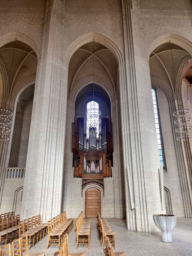 ⛪静寂のレンガ教会を訪ねて｜Grundtvigs Kirke(グルンとヴィークス
