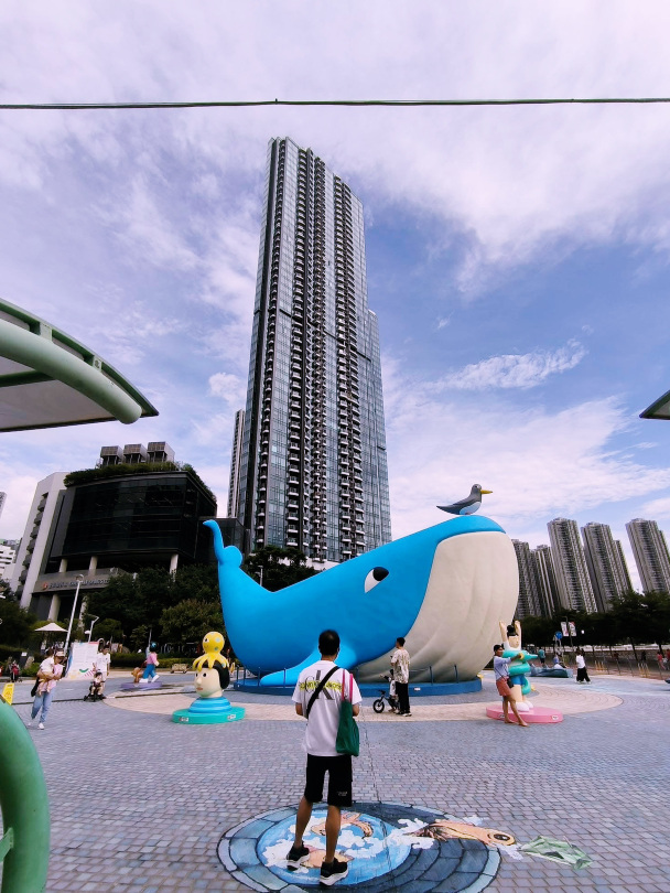 NEON NOSTALGIA: Cracking the Code of Hong Kong's Streets