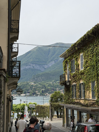 Step into the favorite backyard of European and American celebrities! A one-day tour guide to the stunning town of Bellagio on Lake Como.