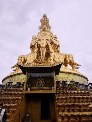 Can the World’s Tallest Golden Buddha, Facing All Ten Directions, Fulfill Your Wishes? | Mount Emei, China