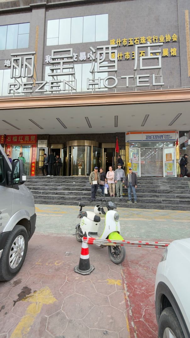 Exploring the Licheng Hotel in Kashgar Old City Scenic Area: A Perfect Blend of Convenient Location and Comfortable Experience