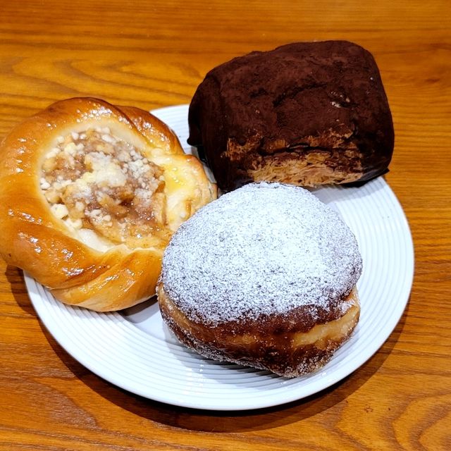 Authentic German Delights at Backerie Thomas 🥨🍰