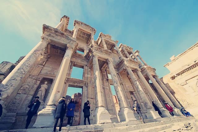 The vicissitudes of history in ruins.