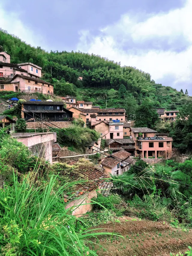 坐落在懸崖邊的村莊——陳家鋪村