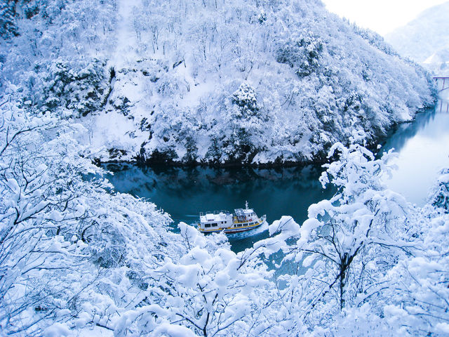 富山冬季熱門觀光路線-莊川遊覽船