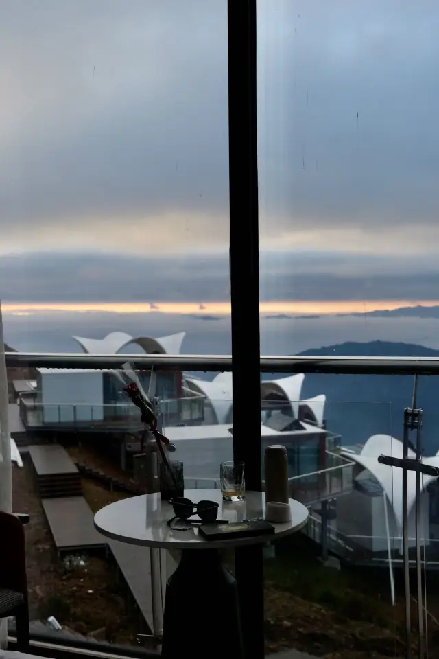 NiuBei Mountain offers free views of the sea of clouds and snow mountains, I'm going first